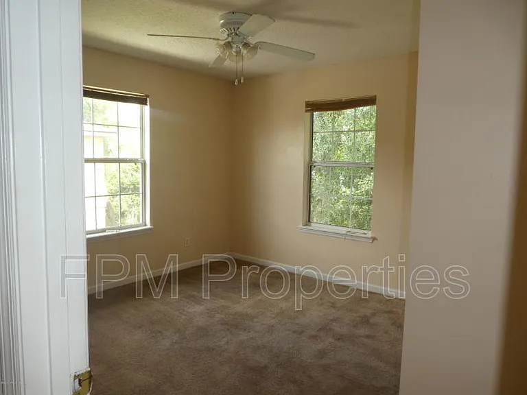 1017 Crestwood St — Photo 16