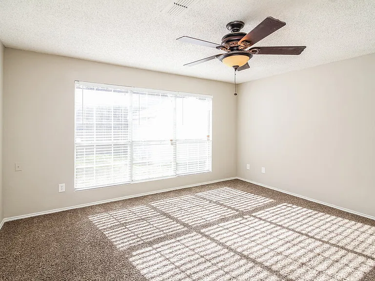 3229 Kathy Ln — Photo 6