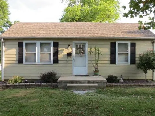 204 E 2nd St, Sparta, IL 62286