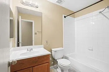 Beautiful 3-Bedroom Home in Sugar Land, TX | Car Garage & Fenced Backyard — Photo 2