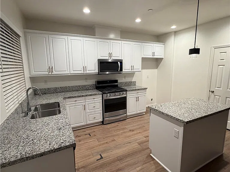 11415 Ferro St — Photo 4