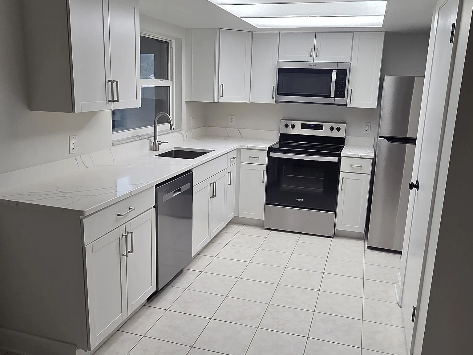3 bed, 1220 sqft, $2,400 — Photo 3