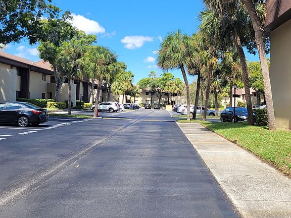 Village Lake Condos St Petersburg, lots of green space & mature shade trees