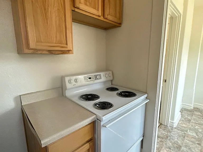 1513 Oregon Ave — Photo 5