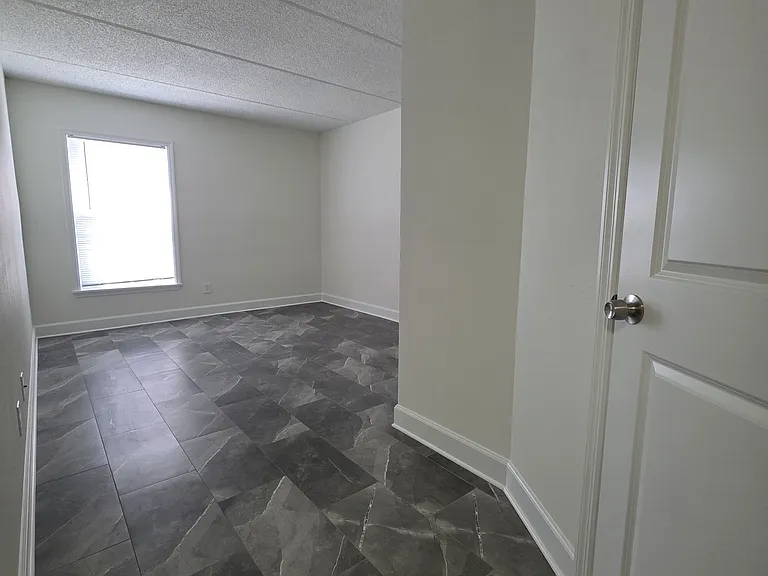 1121 84th Ave N #A — Photo 3