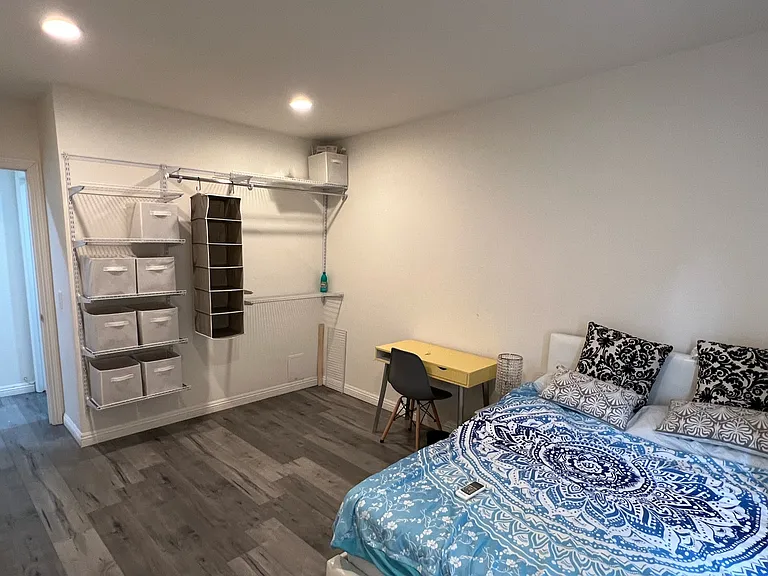 4307 S Budlong Ave #1/2 — Photo 9