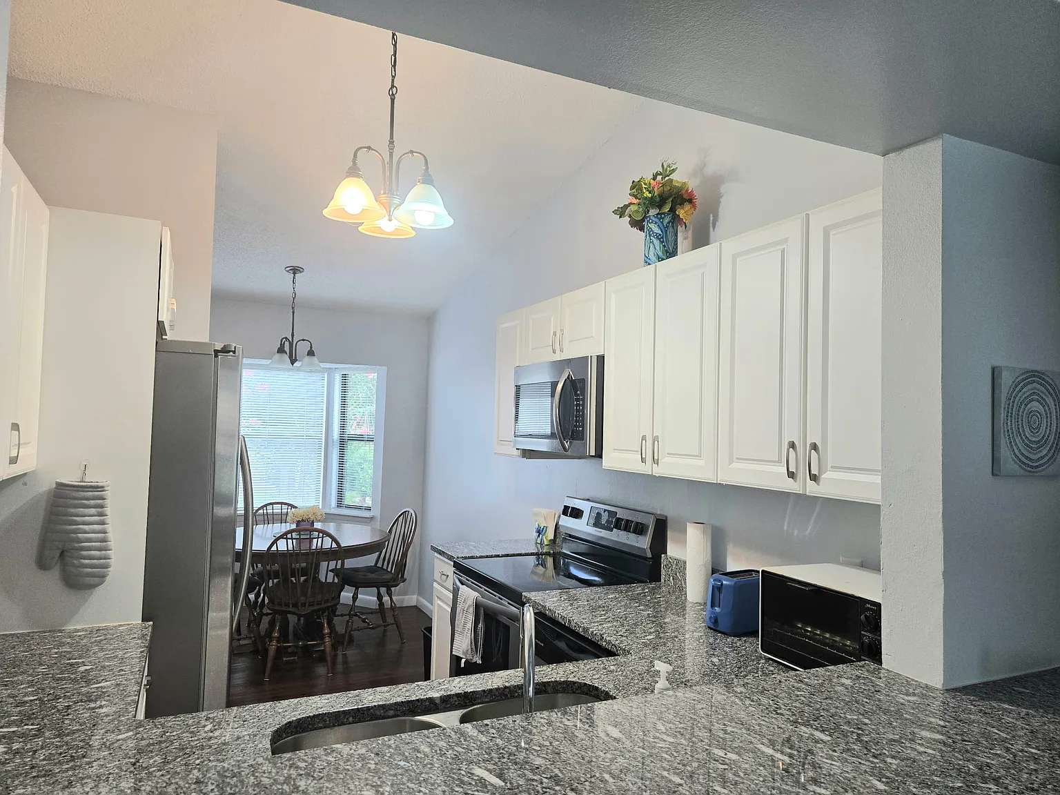 2 bed, 971 sqft, $2,300 — Photo 3