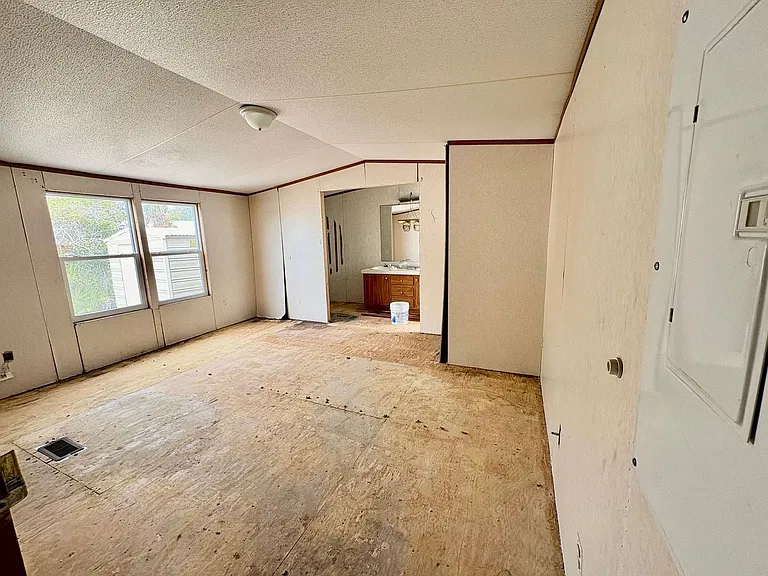 1128 S Gay Ave — Photo 23