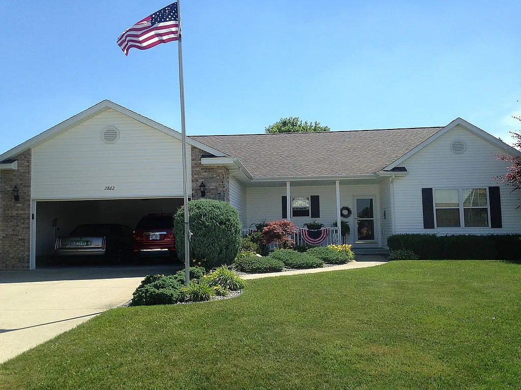 2862 Oaklawn Park photo 1