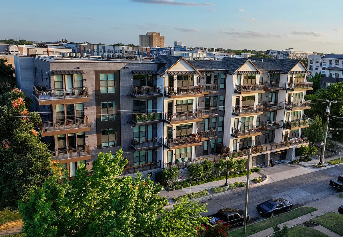 Building Photo - 212 Melba