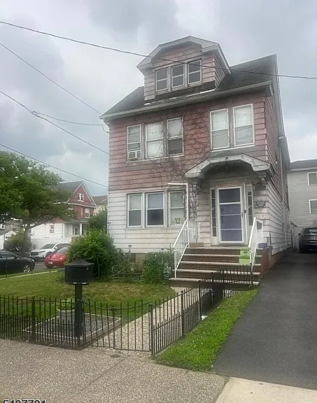 722 Jersey Ave — Photo 1