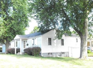 1112 S 8th Ave E, Newton, IA 50208