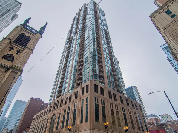 21 E Huron St APT 2705, Chicago, IL 60611