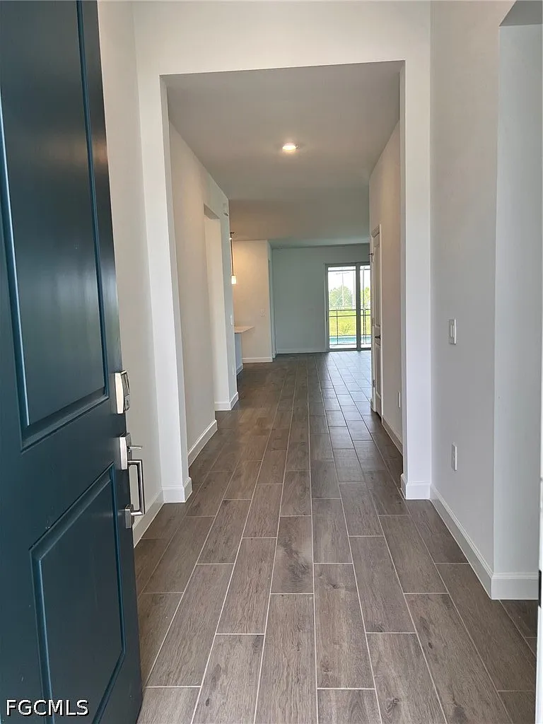 4 bed, 3.0 bath, 2032 sqft, $3,000 — Photo 4