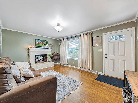 4th image of 950 Palmer Ave