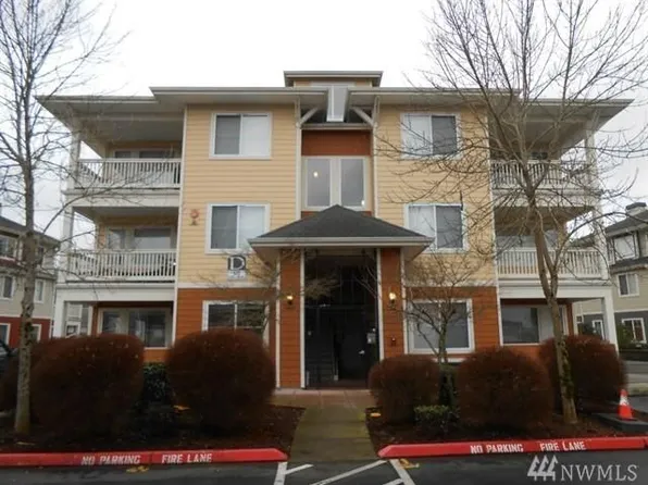 525 225th Ln NE APT D304, Sammamish, WA 98074