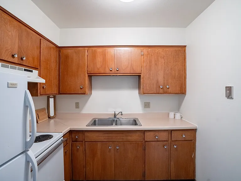 Fargo, ND Luxford Apartments | 11B | Kitchen