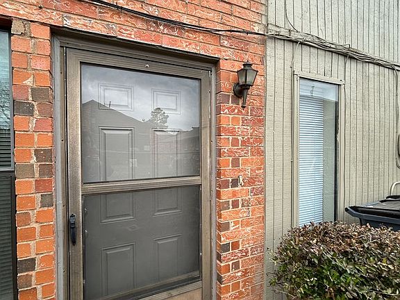 2nd image of 901 NE Tortoise Dr #D