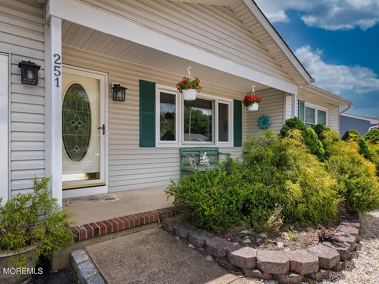 251 Westbrook Dr — Photo 27