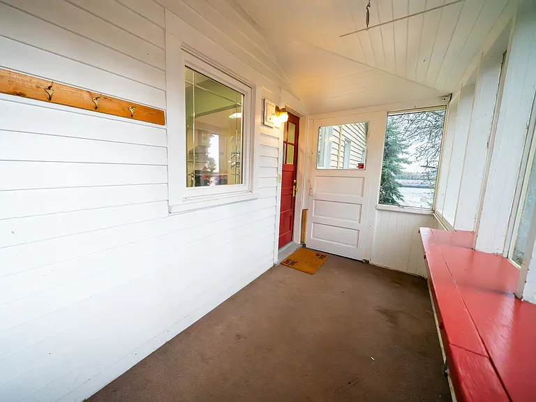 mudroom/entry