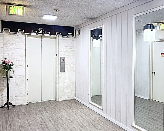 4th image of 515 N Kenwood St APT 207