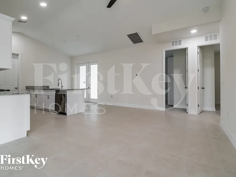 711 Nimitz Blvd — Photo 4