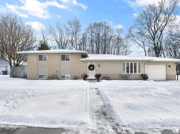 3739 Ridgedale Ln, Lambertville, MI 48144