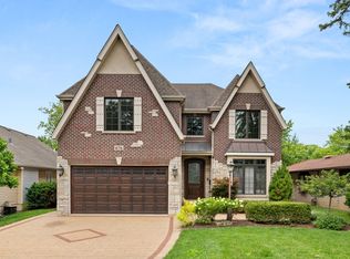 676 S Swain Ave, Elmhurst, IL 60126