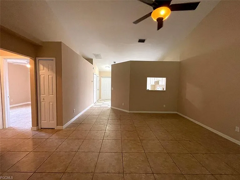 908 W Cape Coral Pkwy — Photo 4