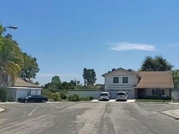 Exterior Neighborhood (street photo)