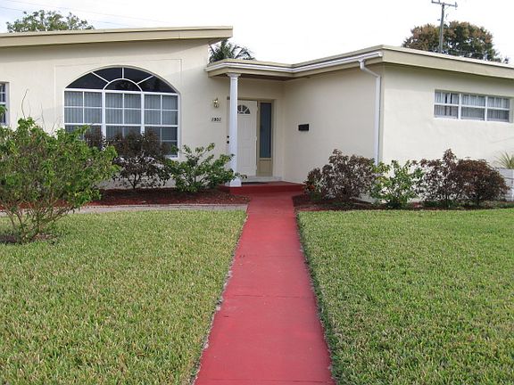 3rd image of 1901 NW 186th St