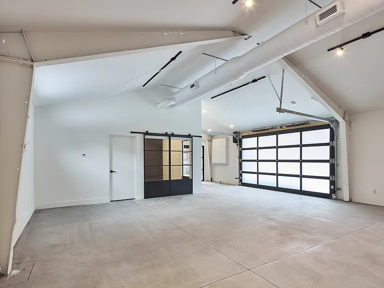 329 Catherine St — Photo 6