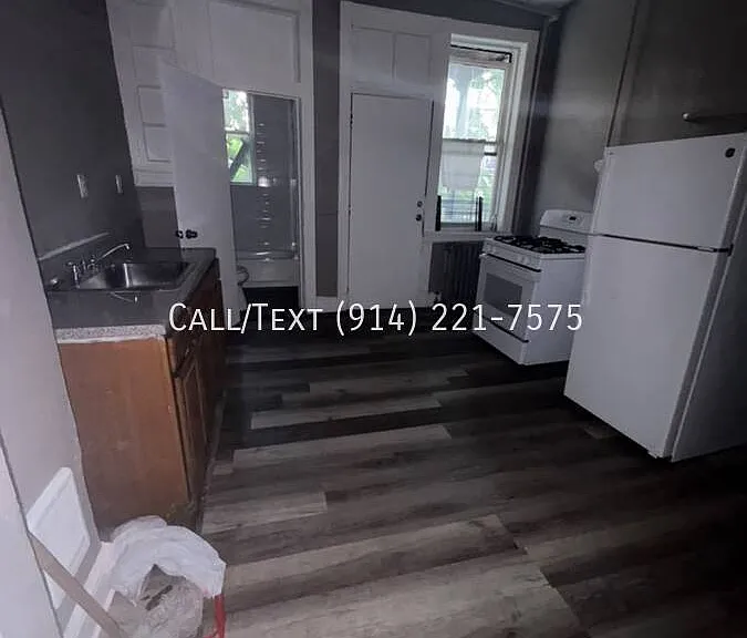 165 E 3rd St #2E — Photo 10