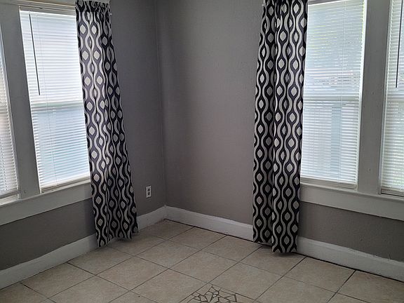 3rd image of 147 E 18th St