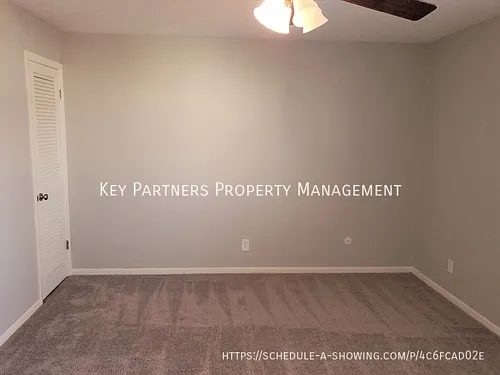 6212 Robinson St #3 — Photo 8