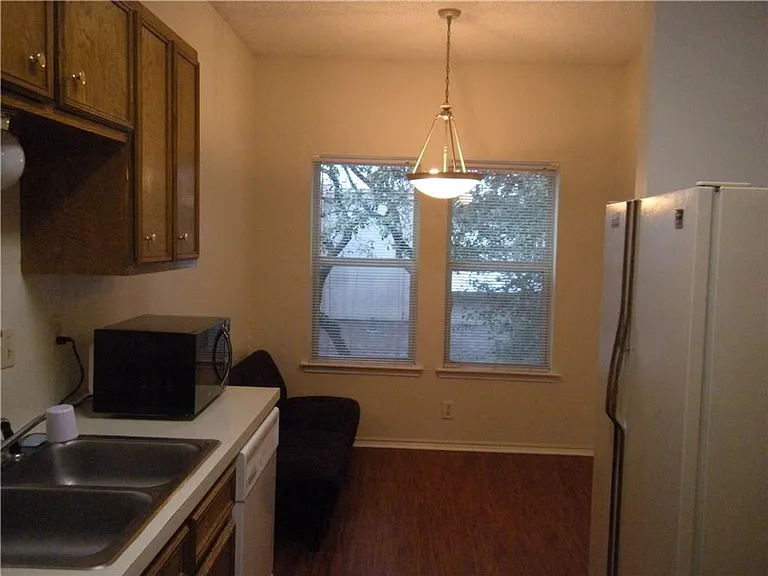 2414 Longview St #305 — Photo 8