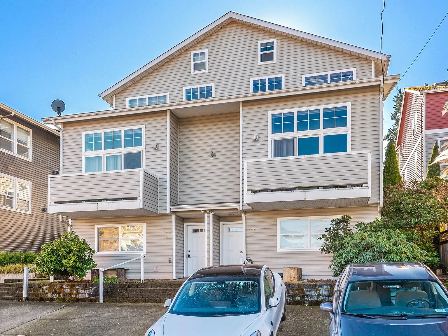 Beautiful 3-Bedroom Townhome with In-Unit Washer/Dryer, Off-Street Parking & Convenient Queen Ann... — Photo 4