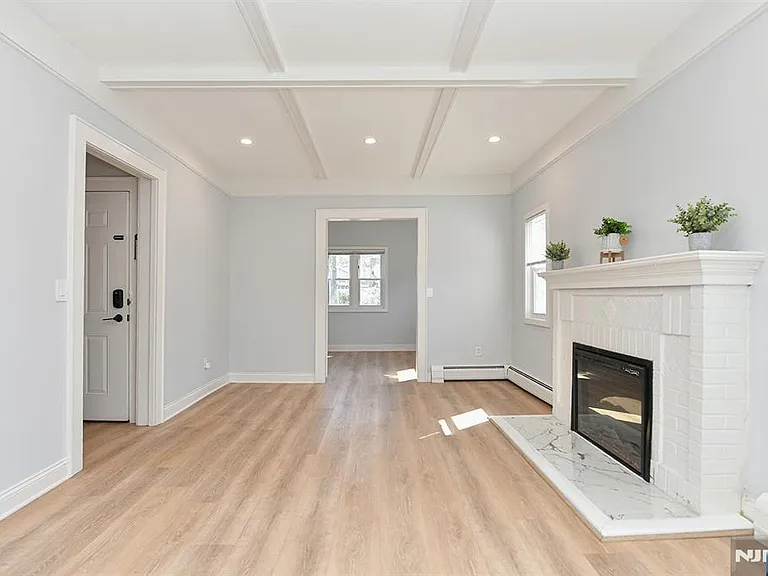420 Carmita Ave #1 — Photo 4