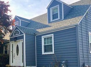 1090 Oldfield Rd, Fairfield, CT 06824