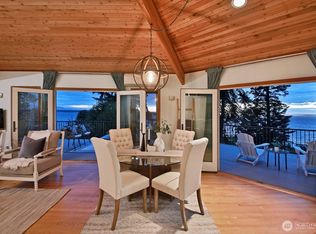 3340 Smugglers Cove Rd, GREENBANK, WA 98253