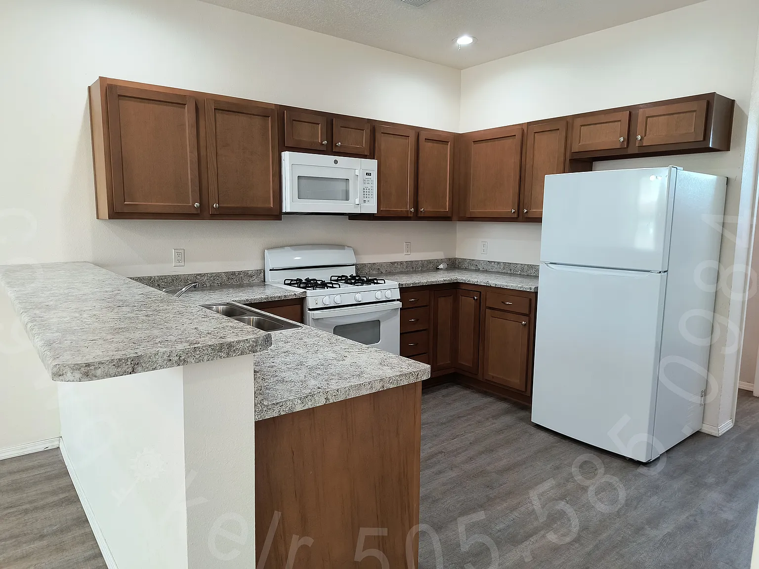 2 bed, 1.5 bath, 1300 sqft, $1,595 — Photo 2