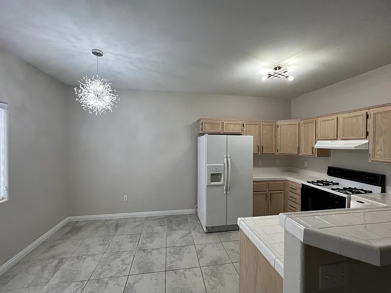 2110 N Los Feliz St #1082 — Photo 5