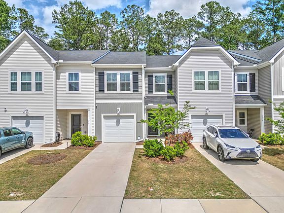 3rd image of 8052 Reagan Way
