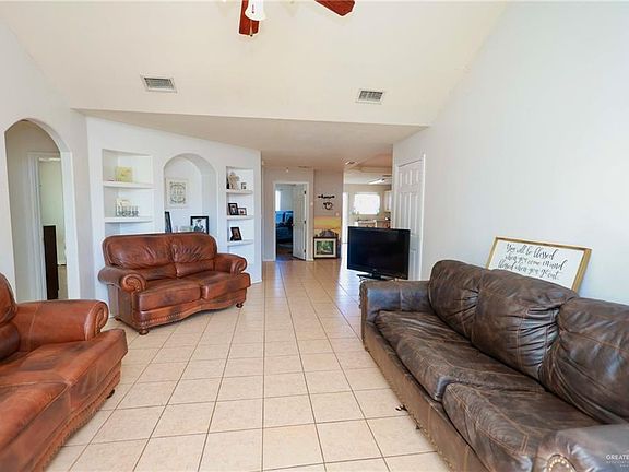 2nd image of 300 Poinsettia Cir