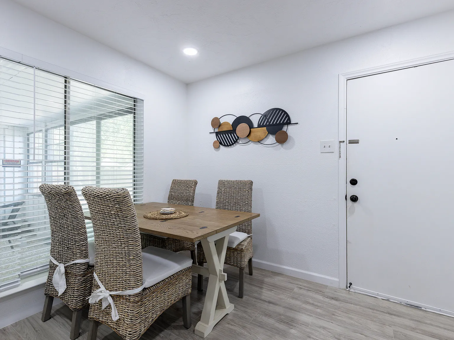 4 bed, 2200 sqft, $4,500 — Photo 4