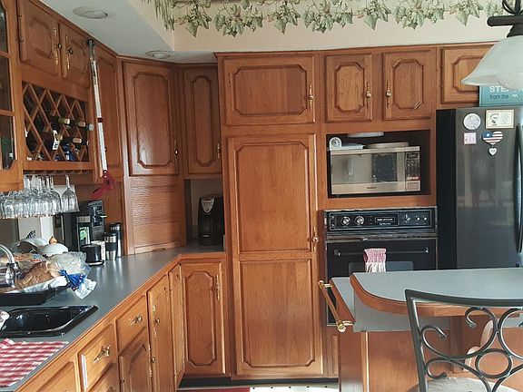 4th image of 304 Lilac Ct