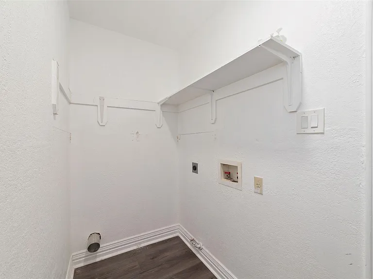802 E 33rd St — Photo 13