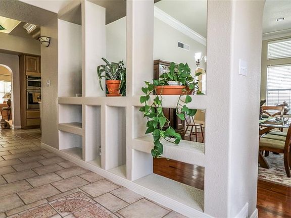4th image of 506 Autumn Willow Way