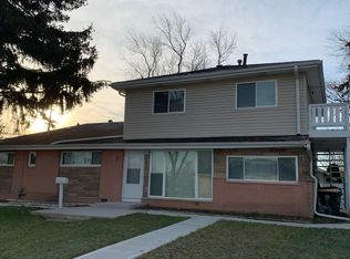 5 Des Plaines Ln, Hoffman Estates, IL 60169