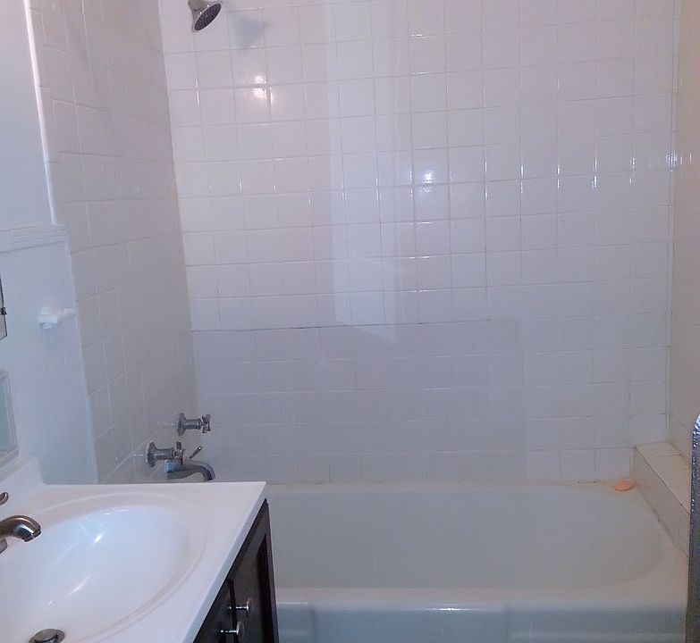 1st image of 1648 W Sherwin Ave #3A